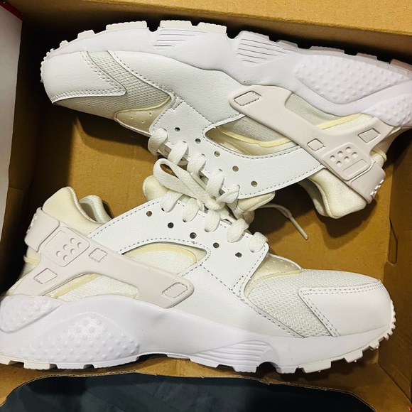 Nike Huaraches - Picture 3 of 5